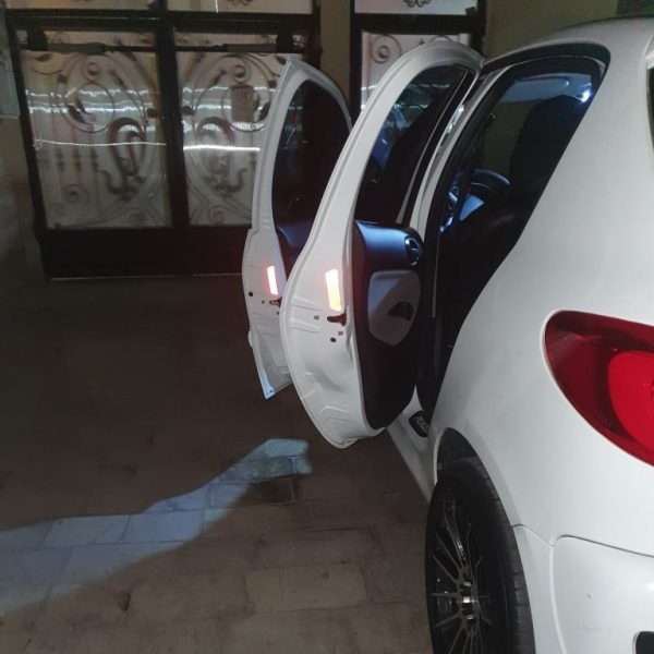 برچسب شبرنگ هشدار باز بودن درب خودرو رفلکتر مدل R7YP7 مناسب برای دنا پلاس بسته 4 عددی